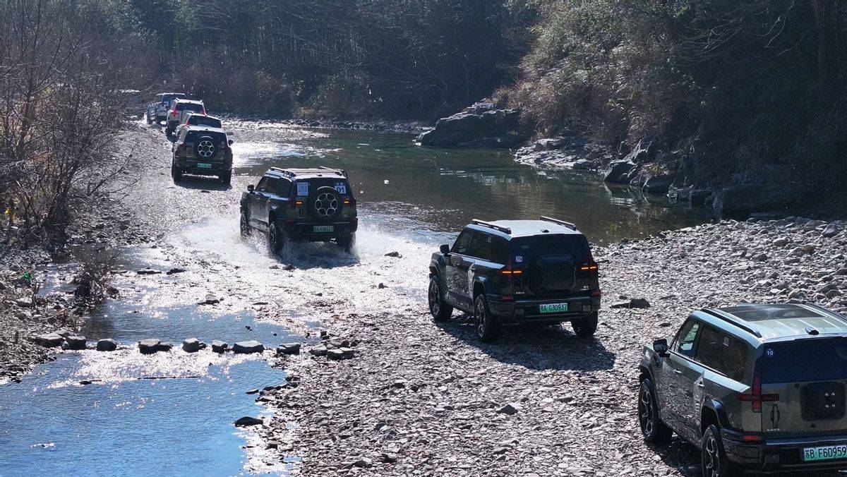 新高速大别山露营自驾直接“爽感拉满”开元棋牌首批穿越！猛士车队自驾和襄